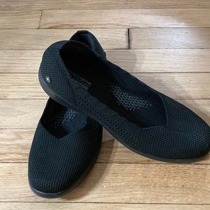 Sketchers black slip on flats 8.5